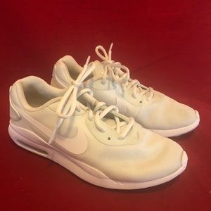Nike Wmns Air Max OKETO Running Sz 6 1/2